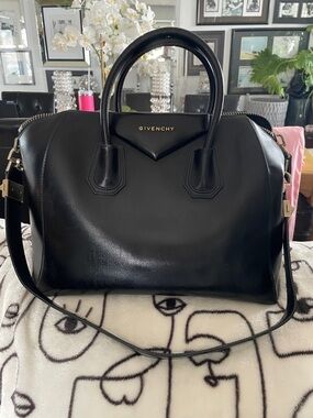 Givenchy Antigona Black Leather large purse with Gold logo/hardware